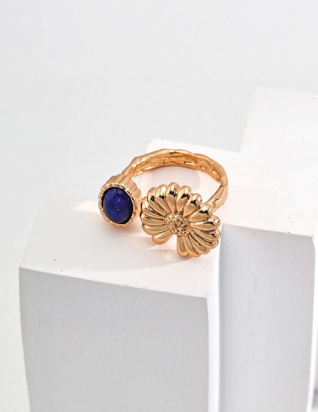 Lapis Bloom Ring in 18ct gold vermeil with a 7x4mm lapis lazuli stone, featuring a vintage gold finish and designed in a US size 6.