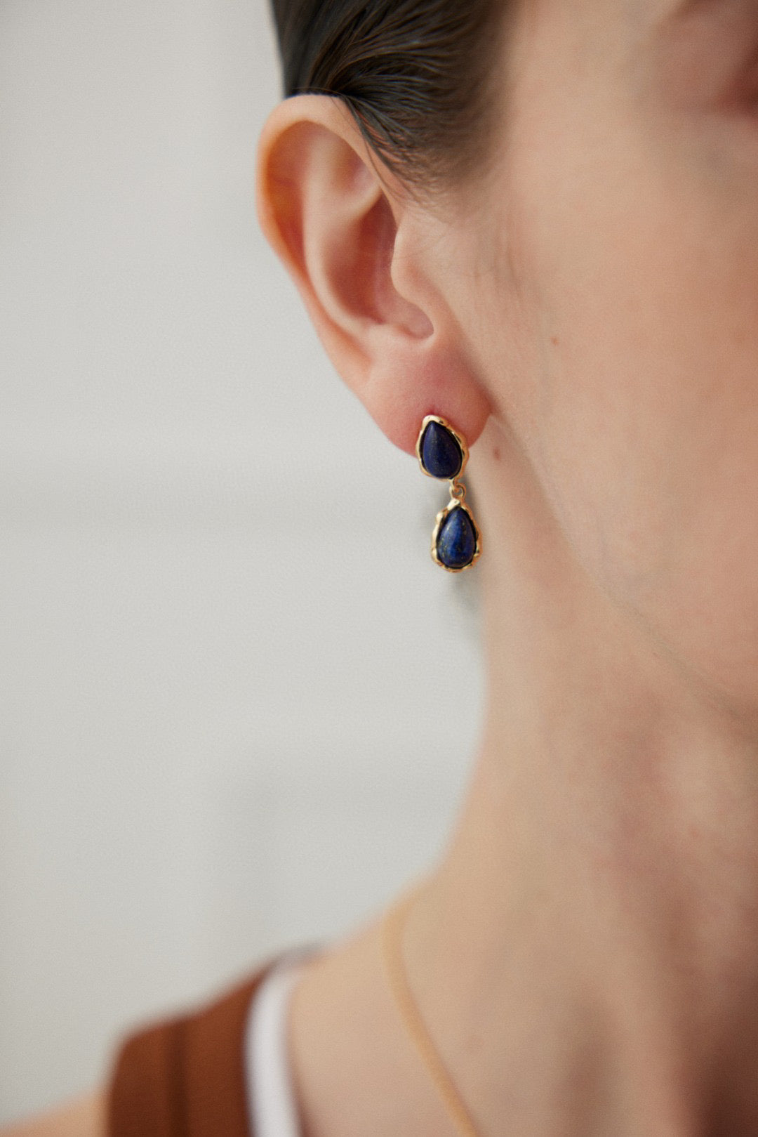 Lapis Dewdrop Earrings in 925 silver with deep blue lapis lazuli, featuring a vintage gold finish and an elegant, timeless design.