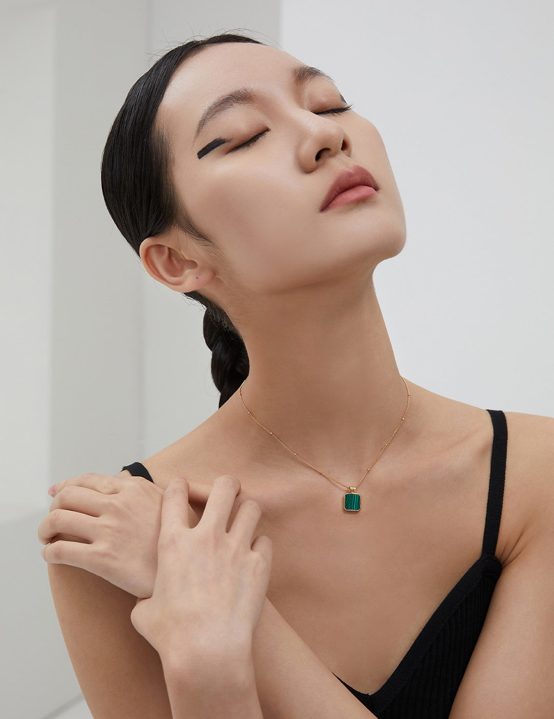 Oasis Square Malachite Pendant Necklace featuring a vibrant green malachite stone set in 18ct gold vermeil, with an adjustable chain for a perfect fit.